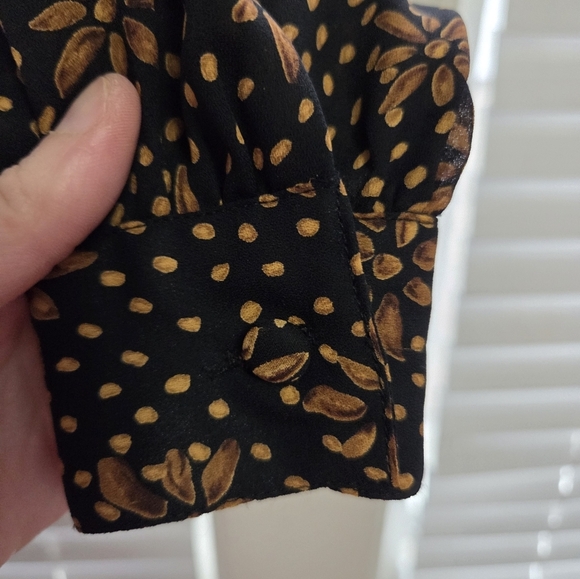 Oui Petites Womens Sheer Blouse with Brown Floral Design EUC size 6 - Picture 4 of 12